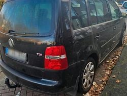 Schwarz Gebraucht 2003 VW Touran Van / Kleinbus | 2.700 € (Fairer Preis)