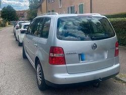 Silber Gebraucht 2006 VW Touran Highline Van / Kleinbus | 2.600 € (Etwas zu teuer)