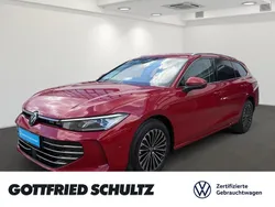 Rot Gebraucht 2024 VW Passat Elegance Kombi | 39.460 € (Fairer Preis)