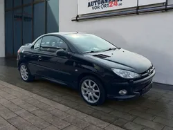 Schwarz Gebraucht 2002 Peugeot 206 CC Platinum Cabrio | 2.280 € (Fairer Preis)