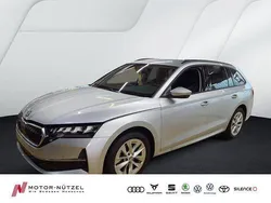 Brilliantsilber metallic Gebraucht 2024 Skoda Octavia Selection Kombi | 28.430 € (Fairer Preis)