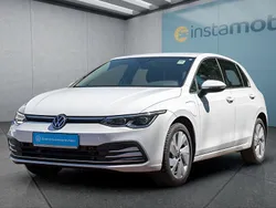 Weiß Gebraucht 2022 VW Golf VIII Kleinwagen | 21.899 € (Guter Preis)