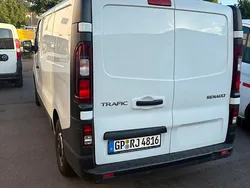 Weiß Gebraucht 2018 Renault Traffic Van / Kleinbus | 12.000 €