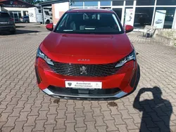 Lackierung ultimaterot (metallic) Gebraucht 2021 Peugeot 5008 Allure Van / Kleinbus | 29.490 € (Fairer Preis)