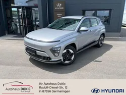 Silber (shimmering silver) Neu 2024 Hyundai Kona Basis SUV | 38.991 € (Etwas zu teuer)