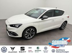 Weiß Gebraucht 2024 Seat Leon FR-Line Limousine | 31.900 € (Fairer Preis)