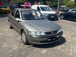 Grau Gebraucht 1997 Opel Vectra Limousine | 1.400 € (Guter Preis)