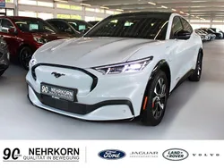 Weiß Gebraucht 2021 Ford Mustang Mach-E SUV | 30.990 € (Guter Preis)