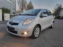 Silber Gebraucht 2010 Toyota Yaris Life Limousine | 4.399 € (Fairer Preis)
