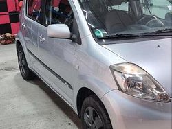 Silber Gebraucht 2005 Daihatsu Sirion Kleinwagen | 1.900 €