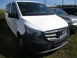 Arktikweiss Gebraucht 2017 Mercedes Vito Van / Kleinbus | 9.900 € (Teuer)