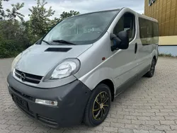 Silber Gebraucht 2004 Opel Vivaro Van | 2.990 €