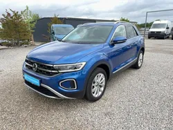 Blau Gebraucht 2024 VW T-Roc Style SUV | 30.249 € (Fairer Preis)