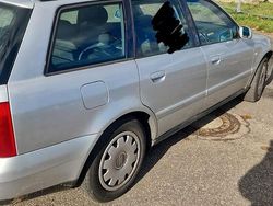 Silber Gebraucht 2001 Audi A4 Kombi | 700 €