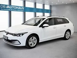 Weiß Gebraucht 2023 VW Golf VIII Life Kombi | 23.380 € (Fairer Preis)