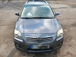 Grau Gebraucht 2006 Toyota Avensis T2 Kombi | 1.900 €