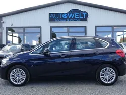 Blau Gebraucht 2017 BMW 225 iPerformance Van / Kleinbus | 13.990 € (Guter Preis)