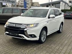 Grau Gebraucht 2018 Mitsubishi Outlander P-HEV Basis Limousine | 20.590 € (Etwas zu teuer)