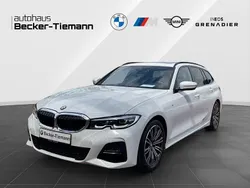 Alpinweiß uni Gebraucht 2022 BMW 320 M Sport Kombi | 33.908 € (Guter Preis)