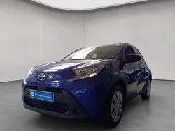 Juniper blue metallic Gebraucht 2023 Toyota Aygo Play Kleinwagen | 16.350 € (Fairer Preis)