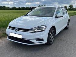 Weiß Gebraucht 2017 VW Golf VII Sound Limousine | 10.999 € (Fairer Preis)