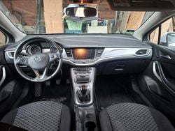 Weiß Gebraucht 2018 Opel Astra Kombi | 3.800 € (Superpreis)