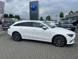 Weiß Gebraucht 2023 Mercedes CLA200 Shooting Brake Advanced Kombi | 31.999 € (Fairer Preis)