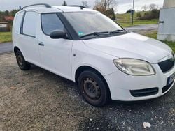 Weiß Gebraucht 2007 Skoda Roomster Van / Kleinbus | 1.900 €