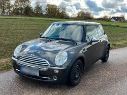 Grau Gebraucht 2006 Mini Cooper Kleinwagen | 4.790 € (Fairer Preis)