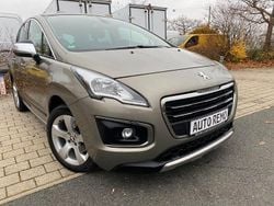 Grau Gebraucht 2015 Peugeot 3008 Allure Van / Kleinbus | 11.950 € (Etwas zu teuer)