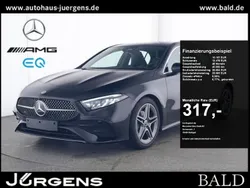 Schwarz kosmosschwarz metallic Gebraucht 2024 Mercedes A200 AMG Limousine | 33.680 € (Fairer Preis)