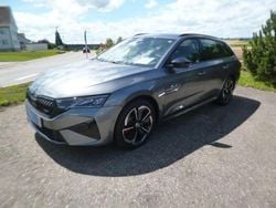 Graphitegrau metallic Gebraucht 2024 Skoda Octavia RS Kombi | 37.499 € (Guter Preis)