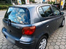 Grau Gebraucht 2005 Toyota Yaris Kleinwagen | 3.500 € (Etwas zu teuer)