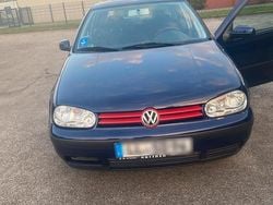 Braun Gebraucht 2002 VW Golf IV Kleinwagen | 1.700 €