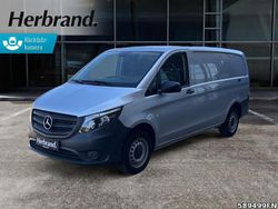 Silber Gebraucht 2023 Mercedes Vito Van / Kleinbus | 30.059 € (Guter Preis)