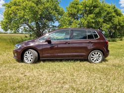 Rot Gebraucht 2017 VW Golf Sportsvan Highline Van / Kleinbus | 15.400 € (Fairer Preis)