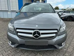 Grau Gebraucht 2014 Mercedes B200 Sport Van / Kleinbus | 13.999 € (Fairer Preis)