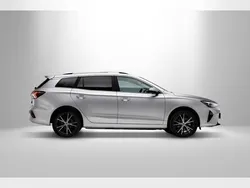 Weiß (dover white) Gebraucht 2023 MG MG5 EV Luxury Kombi | 31.920 €