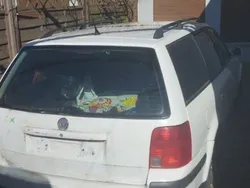 Weiß Gebraucht 1999 VW Passat Basis Kombi | 750 € (Guter Preis)