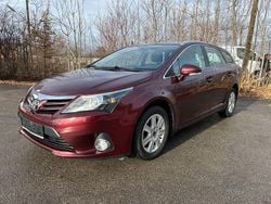 Rot Gebraucht 2012 Toyota Avensis Life Kombi | 7.990 € (Fairer Preis)
