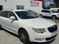 Bila candy/candyweiss Gebraucht 2013 Skoda Superb Elegance Kombi | 8.998 € (Guter Preis)