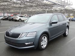 Grau Gebraucht 2018 Skoda Octavia Ambition Kombi | 11.270 € (Guter Preis)