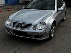 Silber Gebraucht 2007 Mercedes 220 Limousine | 2.900 €