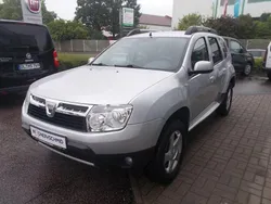 Grau Gebraucht 2011 Dacia Duster Lauréate SUV | 7.890 € (Etwas zu teuer)