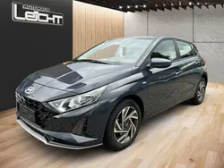 Grau Gebraucht 2024 Hyundai i20 Trend Limousine | 18.890 € (Fairer Preis)