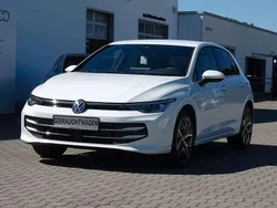 Weiß Gebraucht 2024 VW Golf VIII Edition Limousine | 31.750 € (Fairer Preis)