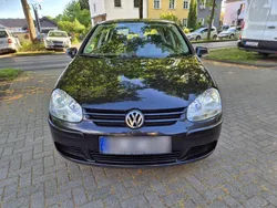 Schwarz Gebraucht 2005 VW Golf V Limousine | 3.300 € (Etwas zu teuer)