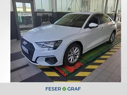 Gletscherweiß metallic / schwarz Gebraucht 2022 Audi A3 Premium Limousine | 19.990 € (Guter Preis)