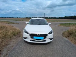 Weiß Gebraucht 2018 Mazda 3 Exclusive-Line Limousine | 13.000 € (Guter Preis)