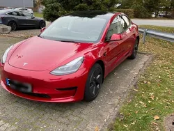 Rot Gebraucht 2021 Tesla Model 3 Standard Range Limousine | 25.000 € (Fairer Preis)